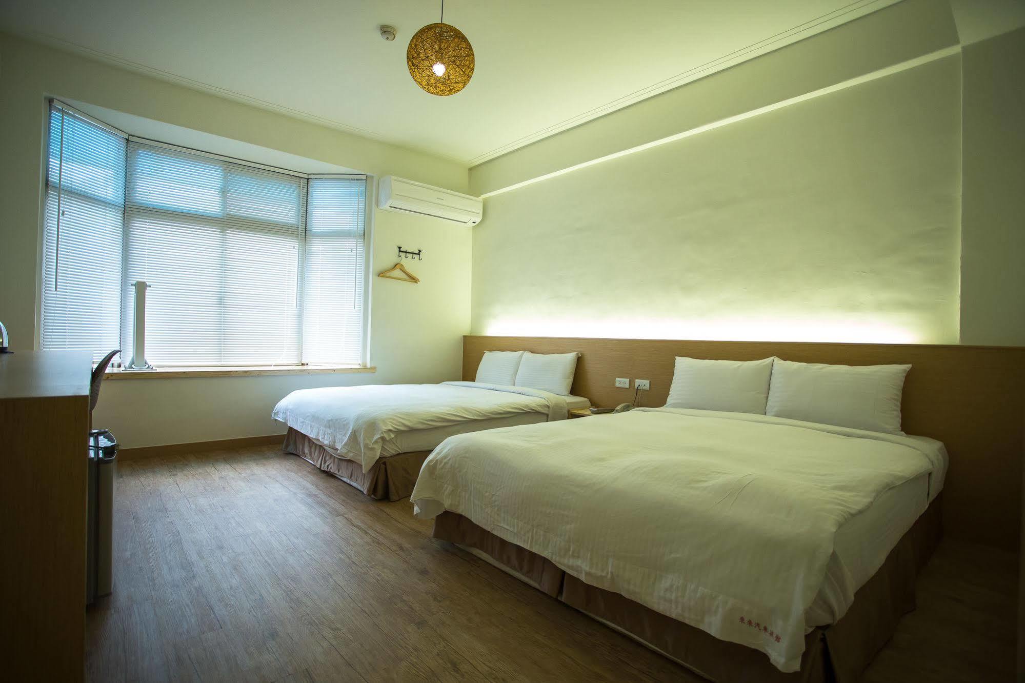 Young Motel Taitung Экстерьер фото