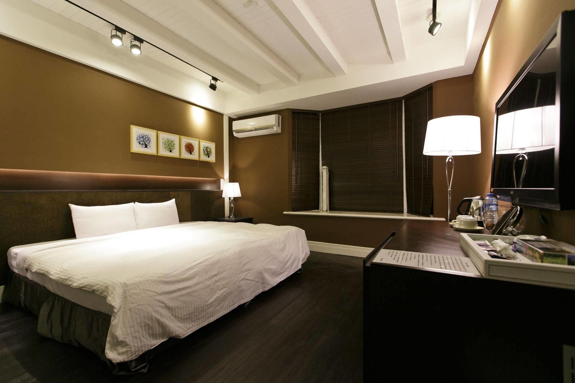 Young Motel Taitung Экстерьер фото